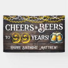 99歳の誕生日パーティーバナーを祝して乾杯とビール