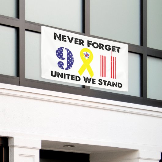 9 11忘れ人も立統一されたたない 横断幕 (ビルの外側)