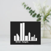 9-11 Never NY 忘れ Skyline Tシャツ、ボタン ポストカード (スタンド正面)