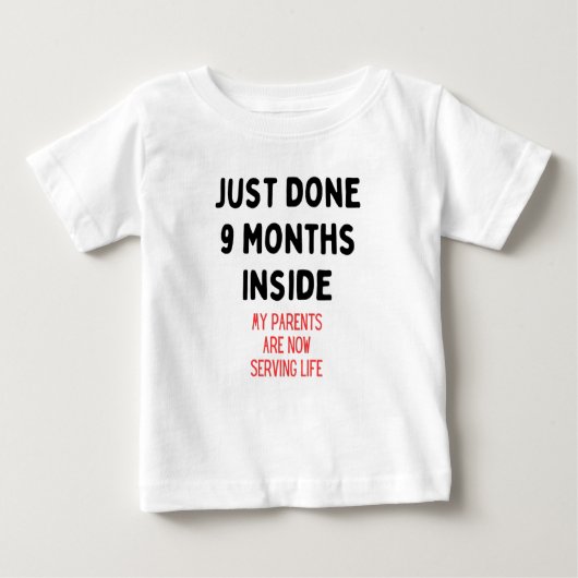9 Months Inside、新しいギフトを生まれ完了 ベビーTシャツ (正面)