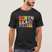 9th Ninth Grade Teacher Back To School Retro Groov Tシャツ (正面)