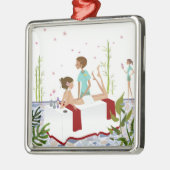 aにあっている女性をマッサージしているマッサージセラピスト メタルオーナメント (左)