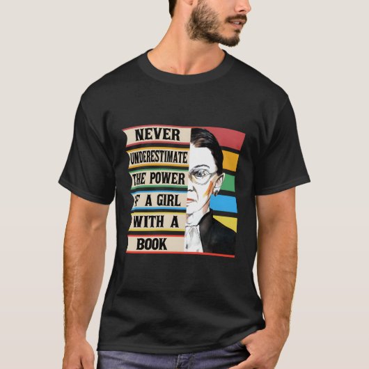 Aの力を本で決して過小評価しない Tシャツ (正面)