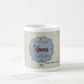 Aの缶の100%のよいカルマ コーヒーマグカップ (中央)