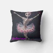 Aバレエ踊りスケルトン – Skellerina クッション (裏面)