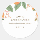 A小さなかわいこちゃんがBaby Showerのラベルに乗っている ラウンドシール (正面)