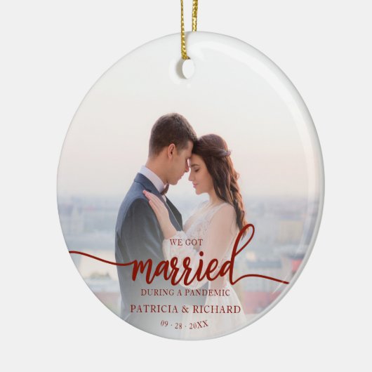 A.結婚したパンデミック写真のクリスマスの間 セラミックオーナメント (左)