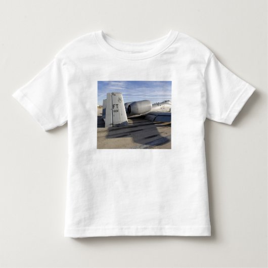 A-10 Thunderbolt IIのテールセクション トドラーTシャツ (正面)