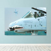 A-10C THUNDERBOLT II 32x48 キャンバスプリント (インサイチュ (ウッドフロア))