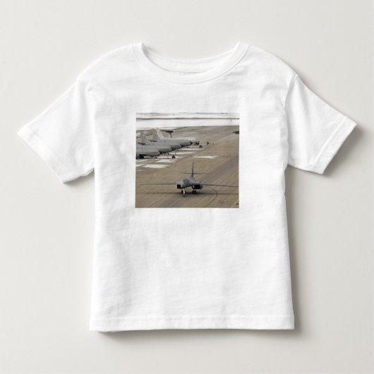 A B-1Bランサーがエイエルソン空軍基地に到着 トドラーTシャツ (正面)