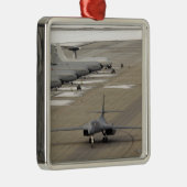 A B-1Bランサーがエイエルソン空軍基地に到着 メタルオーナメント (右)