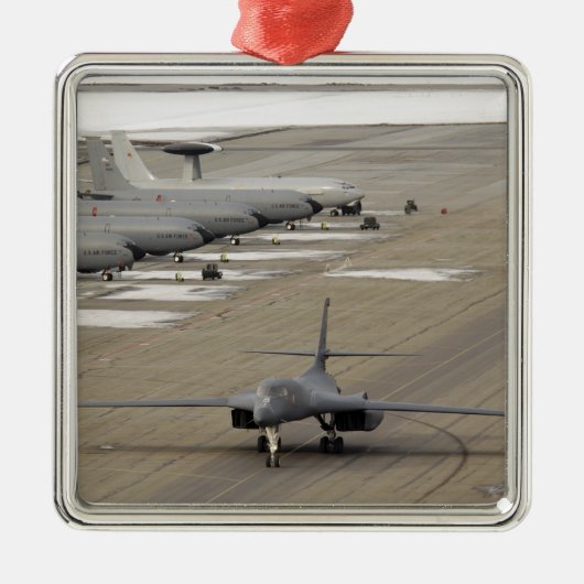 A B-1Bランサーがエイエルソン空軍基地に到着 メタルオーナメント (正面)