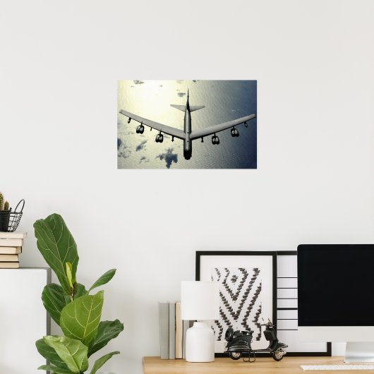 A B-52 Stratofortress in flight ポスター (ホームオフィス)