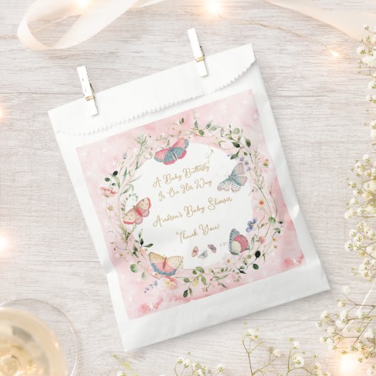 A Baby Butterfly Is On Her Way Baby Shower フェイバーバッグ (クリップ留めされた状態)