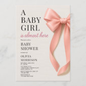 A Baby Girl is Almost Here Pink Bow Baby Shower 招待状 (正面)