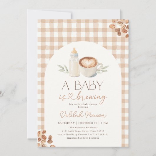 A Baby is Brewing Gingham Coffee Baby Shower 招待状 (正面)