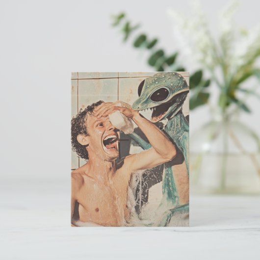 A Bathing Shock Alien Shows Up While in Bathtub ポストカード (スタンド正面)