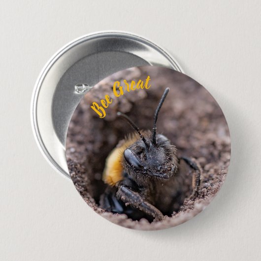 A bee on a badge 缶バッジ (正面&裏面)