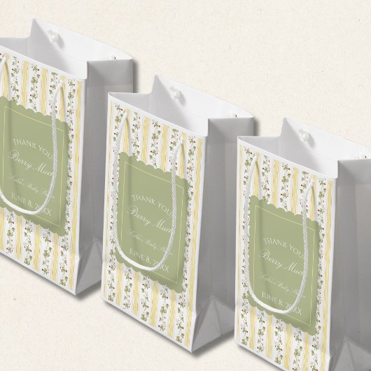 A berry sweet baby is on the way  スモールペーパーバッグ