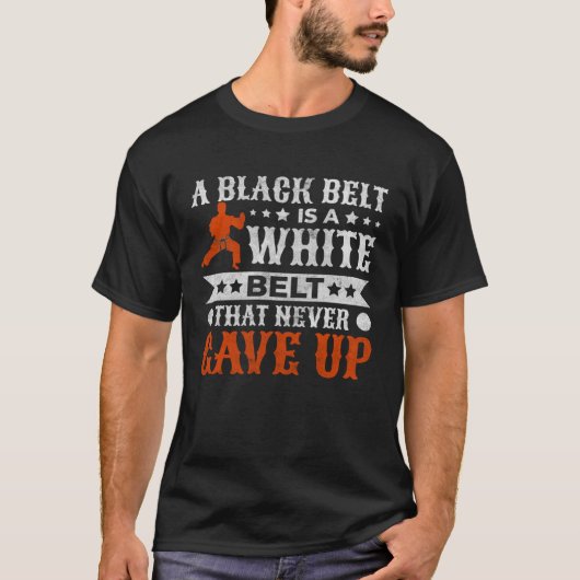 A Black Belt Is A White Belt That Never Gave Up Ka Tシャツ (正面)