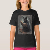 A Black Cat Wearing A Cloak Studying Halloween Tシャツ (正面)