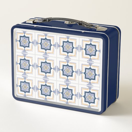 A blue and white metal lunchbox with a geometric  メタルランチボックス (裏面)