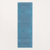 A blue yoga mat with a subtle geometric pattern  ヨガマット (裏面)
