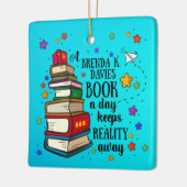 A Brenda K Davies Book A Day 保 Reality 遠くに セラミックオーナメント (左)