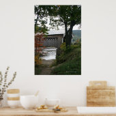 A Bridge to Cross (垂直)離れギャラリープリント ポスター (キッチン)