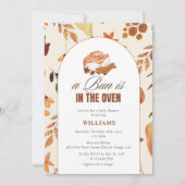 A Bun Is In The Oven Fall Baby Shower 招待状 (正面)