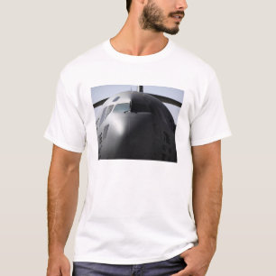a.c. - 17 Globemaster IIIの前部のクローズアップ Tシャツ