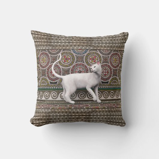 A cat on the mosaic throw pillow クッション (正面)
