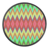 A circular speaker with a vibrant, zigzag pattern アイスホッケーパック (正面)