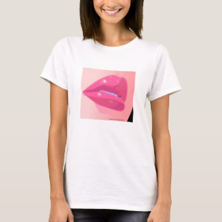 A close-up digital art of glossy pink lips adorned tシャツ