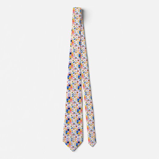 A colorful necktie displaying a geometric pattern ネクタイ (正面)