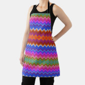 A colorful zigzag-patterned apron with vibrant  エプロン (インサイチュ)
