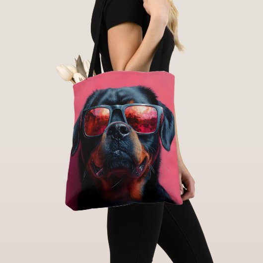 A cool rottweiler with sunglasses トートバッグ (クローズアップ)