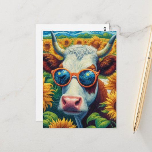 A Cow in Sunglasses in a Sunflower Field ポストカード (正面/裏面インサイチュ)