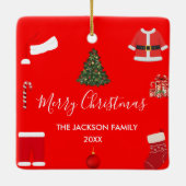 A Cozy Christmas Gathering Set on Warm Red セラミックオーナメント (裏面)