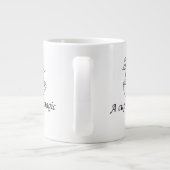 A Cup of Magic - Minimalist Milk Tea Mug ジャンボコーヒーマグカップ (裏面)