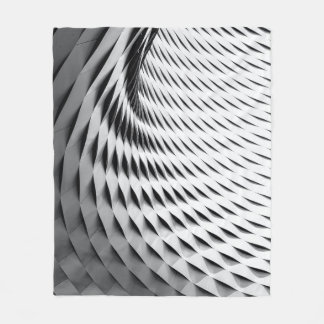 A curved facade covered in white latticework フリースブランケット