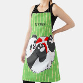 A Cute Baby Panda Playing with a Ball エプロン (インサイチュ)