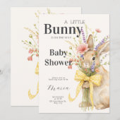 A cute little Floral Bunny Yellow Bow Baby Shower  招待状 (正面/裏面)