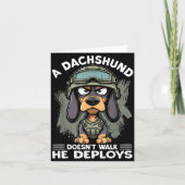 A Dachshund Doesn’t Walk He Deploys _ Wiener Dog カード (正面)