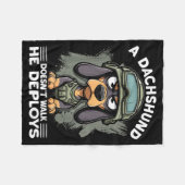 A Dachshund Doesn’t Walk He Deploys _ Wiener Dog フリースブランケット (正面(横))