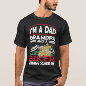 A Dad Grandpa And A Biker Nothing Scare Me Motorcy Tシャツ (正面)