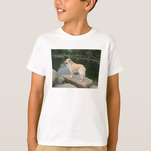 A Dog At A Pond Tシャツ (正面)