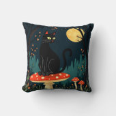 A Familiar Black Cat And Toadstools Halloween 3 クッション (正面)