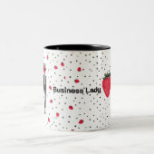A fun and stylish mug design featuring a strawberr ツートーンマグカップ (中央)