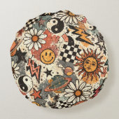 A fun retro 90s pattern featuring cheerful happy f ラウンドクッション (裏面)